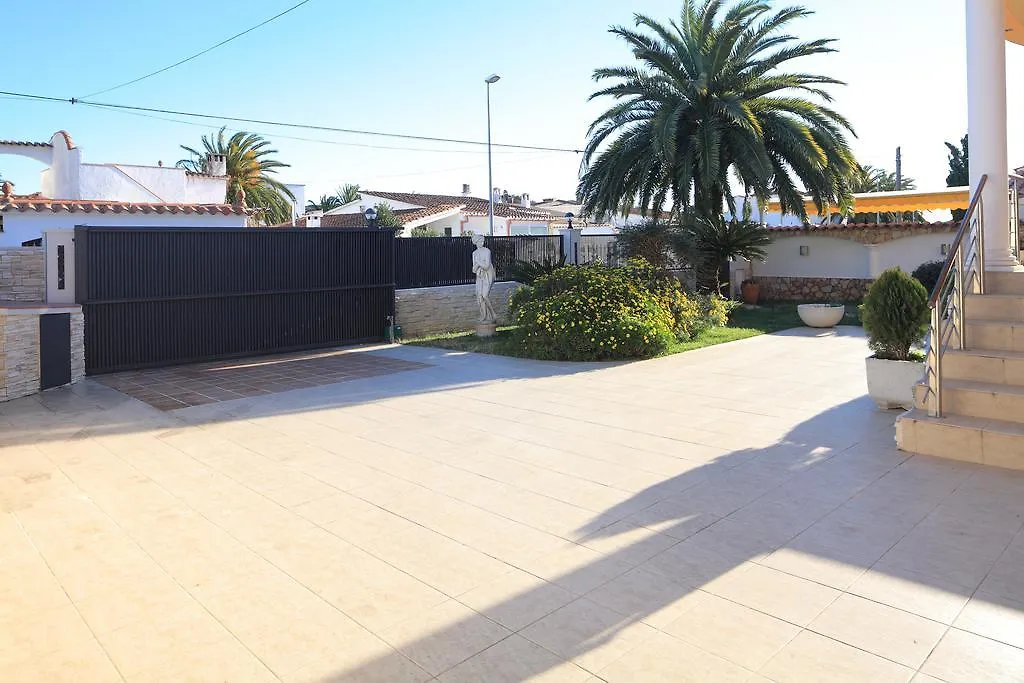 Bed & Breakfast Pani Empuriabrava 5*,